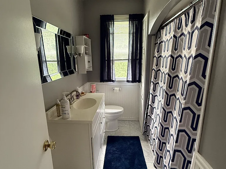 2355 Burdett Ave #B — Photo 12