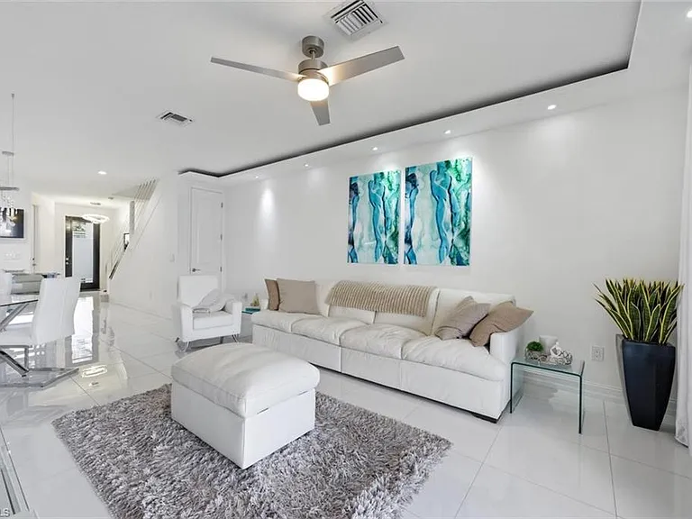 7345 Rockefeller Dr — Photo 9