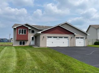 1102 Maplewood Ave SW, Isanti, MN 55040