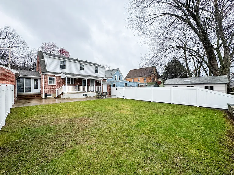 40 Walter St — Photo 34
