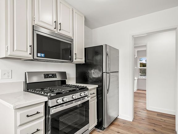 5th image of 1520 Ocean Park Blvd APT D
