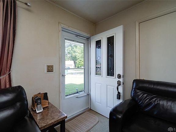 2nd image of 27 Richwood Ct