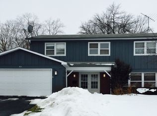 205 Red Bridge Rd, Lake Zurich, IL 60047