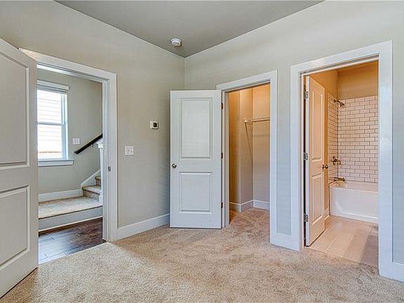 5th image of 3817 Oxford Cir #32
