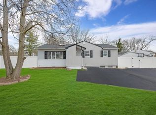 113 Applegate Dr, Central Islip, NY