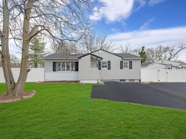 113 Applegate Drive, Central Islip, NY 11722