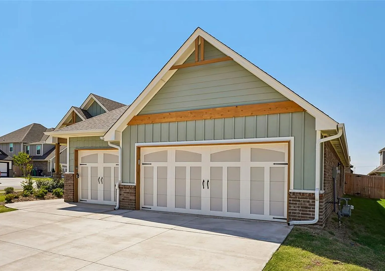 Brand New 4 Bedroom 3 Bathroom Home In Piedmont Schools With Storm Shelter And Neighborhood Pool ... — Photo 2