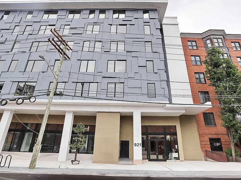 931 Madison St #307 — Photo 30
