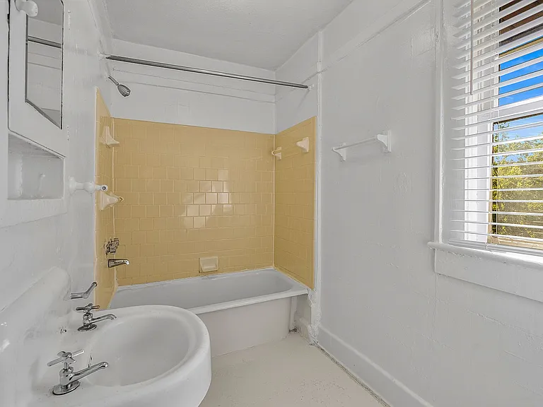 Highland Court — Photo 8