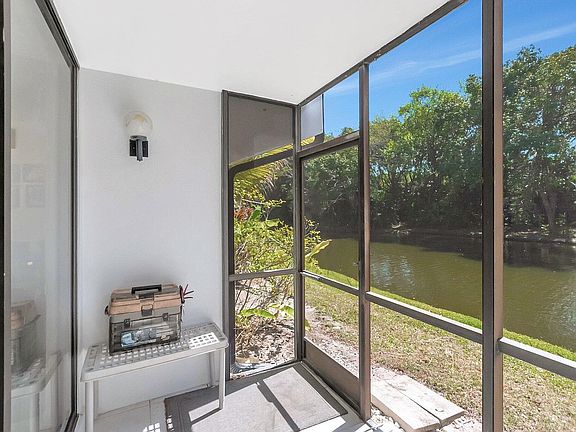 4th image of 3705 Bridgewood Dr
