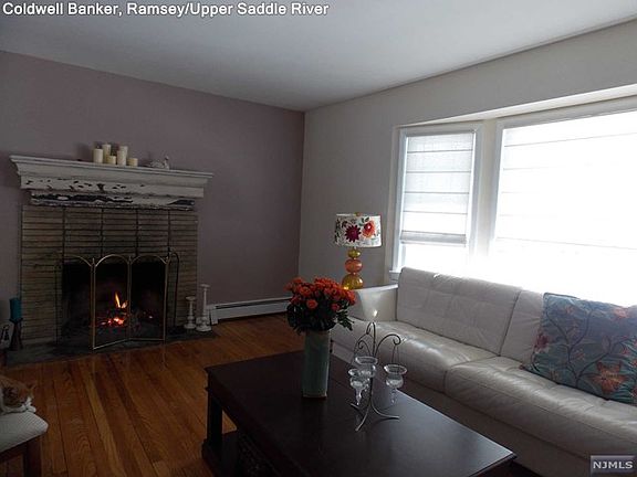 2nd image of 5 Pickwick Ln