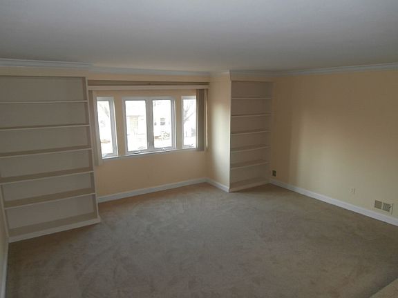 3rd image of 62 Ilyse Ct