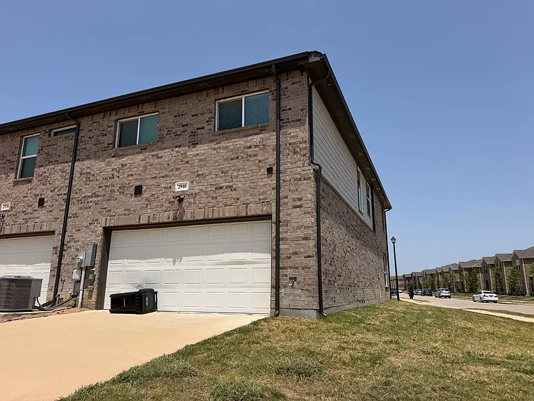 2940 Bluets Dr — Photo 2