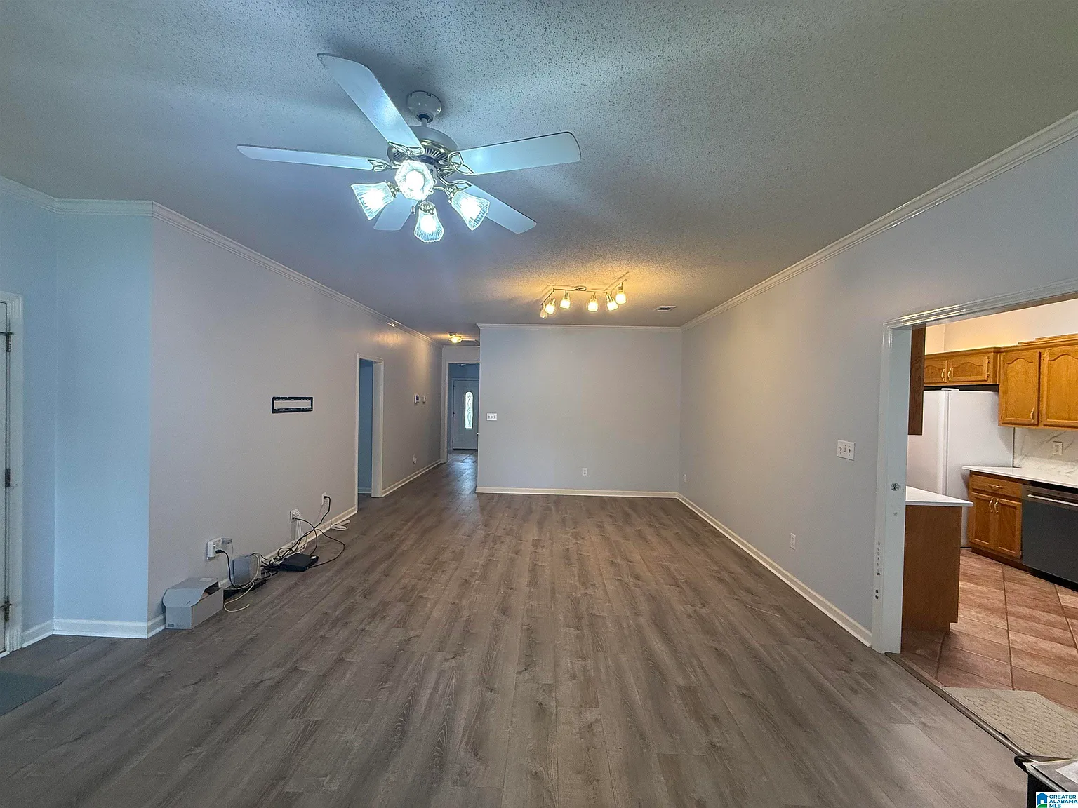 3 bed, 2.0 bath, $1,700 — Photo 3