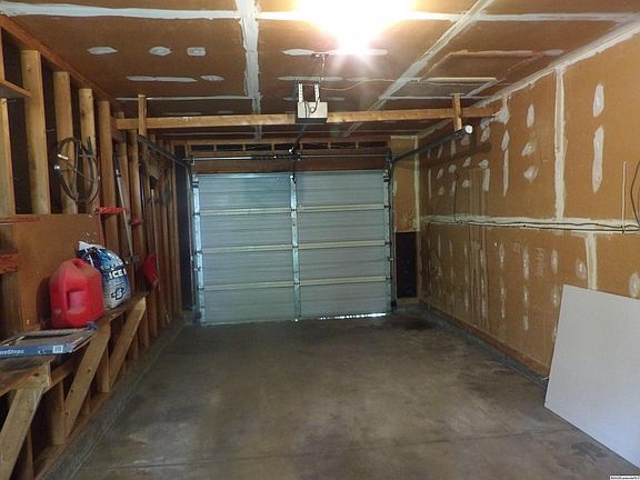 3rd image of 808 Gardenia Dr