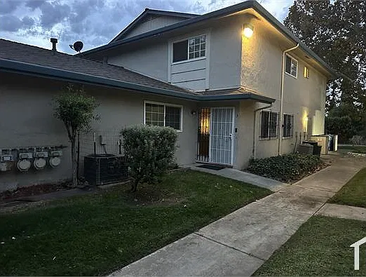 2 bed, $1,900 — Photo 3