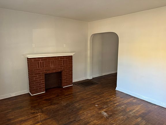 3rd image of 118 E Jewell Ave