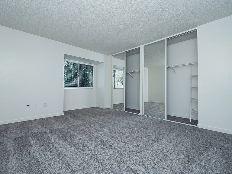 Foxworth Apartments — Photo 20