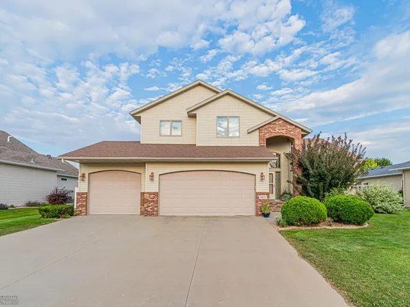 4402 Lee Ln S, Fargo, ND 58104