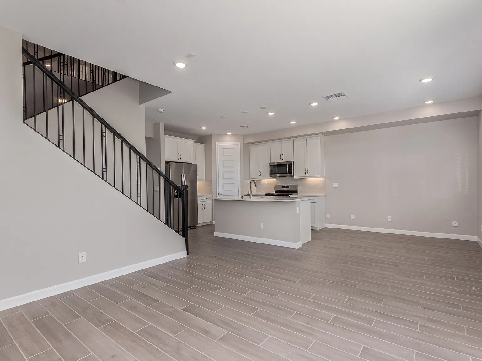 3 bed, 2.5 bath, 2120 sqft, $3,500 — Photo 4