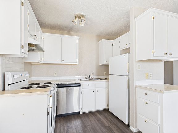 4th image of 298 Friendship Ln APT 28