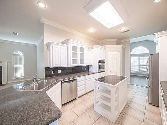 5th image of 5211 Sherwood Dr