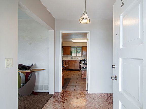 4th image of 250 Murray Dr