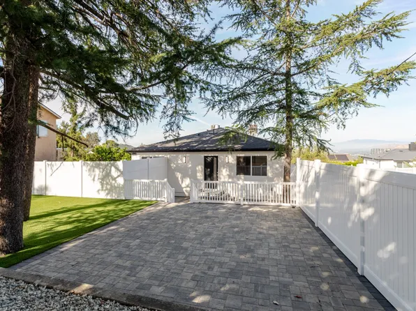 10425 Pinyon Ave, Tujunga, CA 91042