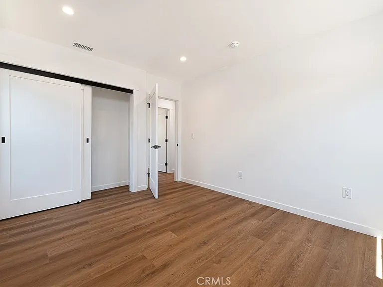 7008 Aura Ave — Photo 17