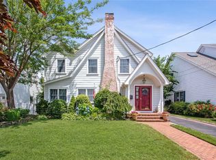 83 Muirfield Rd, Rockville Centre, NY 11570