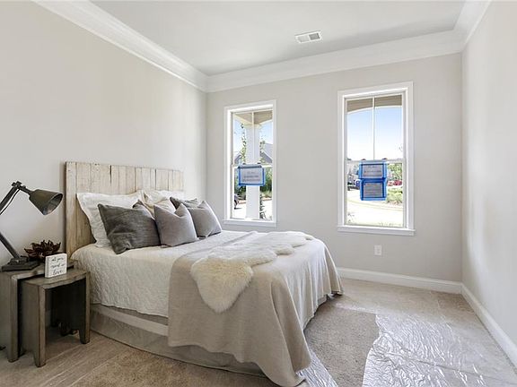 4th image of 400 Loblolly St