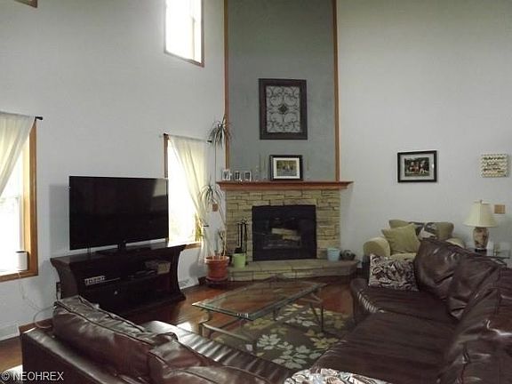 3rd image of 7326 Meadow View Dr