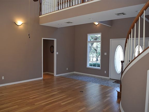 5th image of 1081 White Bluff Dr