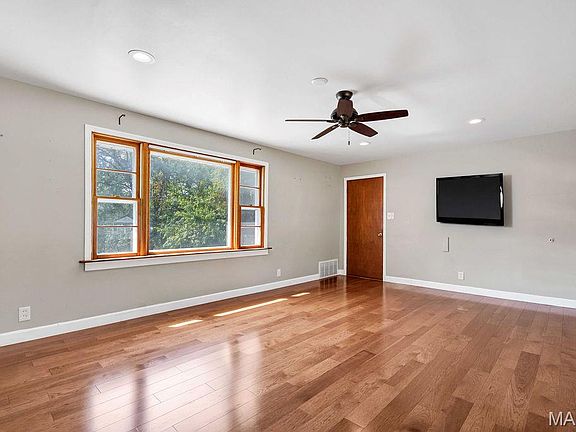 3rd image of 108 Cherry Hill Dr