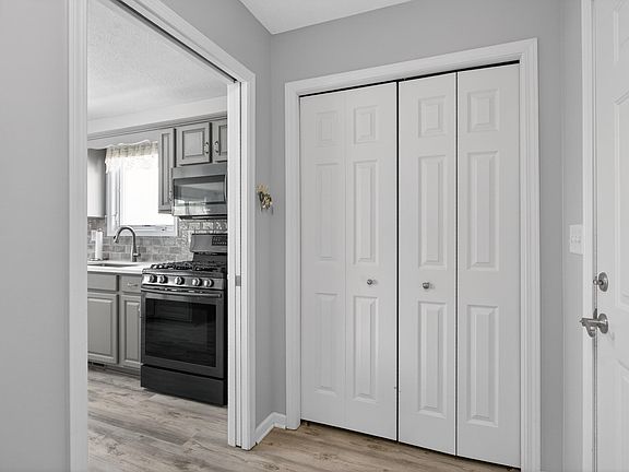 5th image of 2934 Countryside Ln