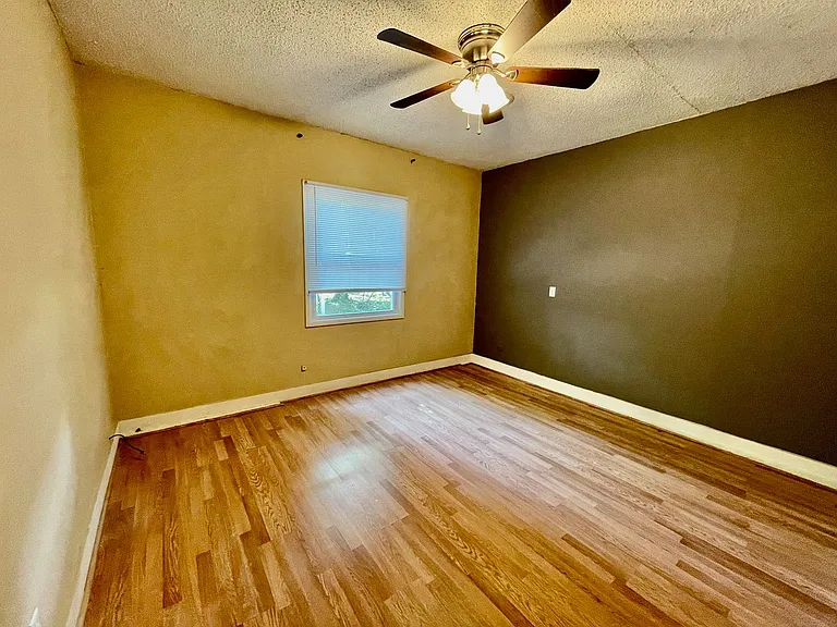 1645 E Cherry St — Photo 12