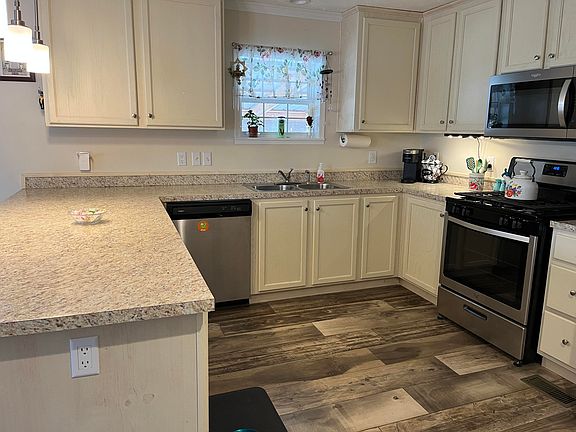 5th image of 1215 Castle Dr Unit 38