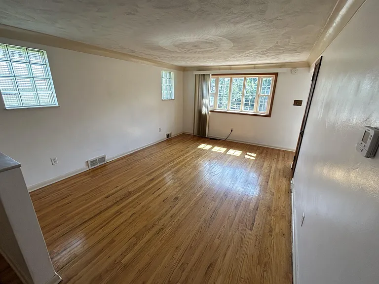 1617 Basil St — Photo 5