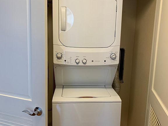 5th image of 8185 E Lowry Blvd Unit 204