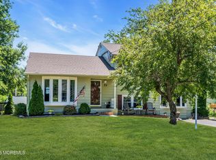 73 Dahlia Ln, Toms River, NJ 08753