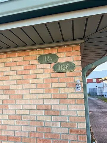 2 bed, 1.0 bath, 1050 sqft, $1,550 — Photo 1