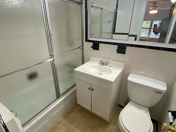 4th image of 244 E 33rd St #2C