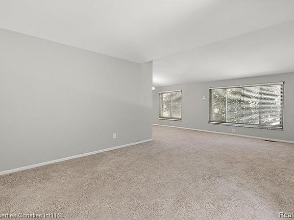 2nd image of 880 N Adams Rd Unit 6