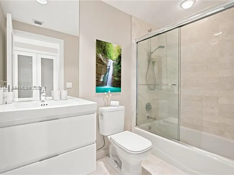 17301 Biscayne Blvd #CU-2010 — Photo 17