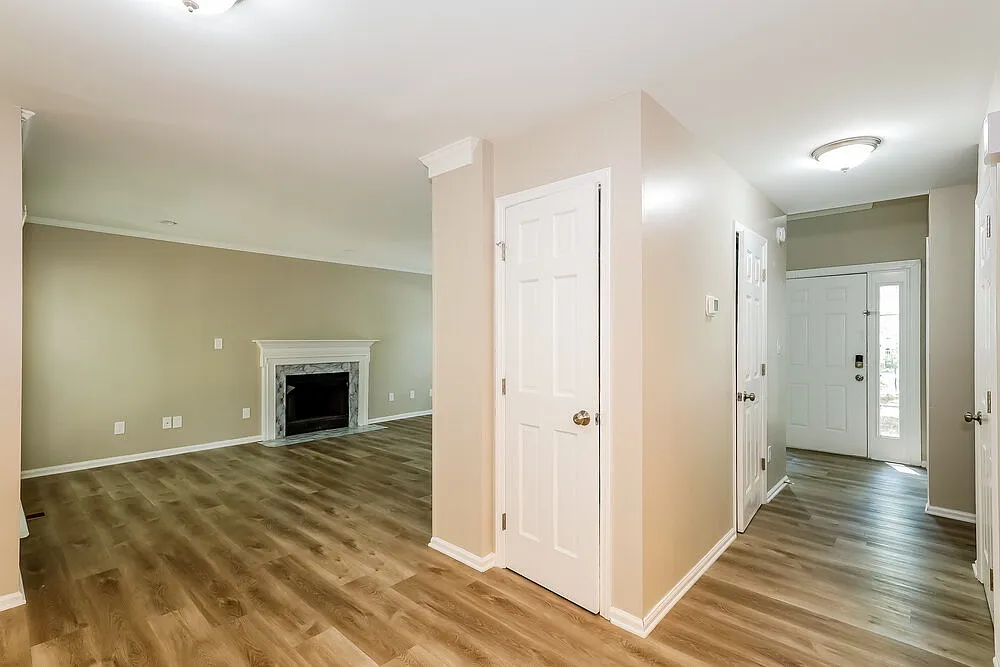 4 bed, 2.5 bath, 2048 sqft, $2,285 — Photo 4