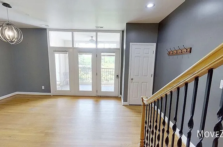 208 E Davie St — Photo 13