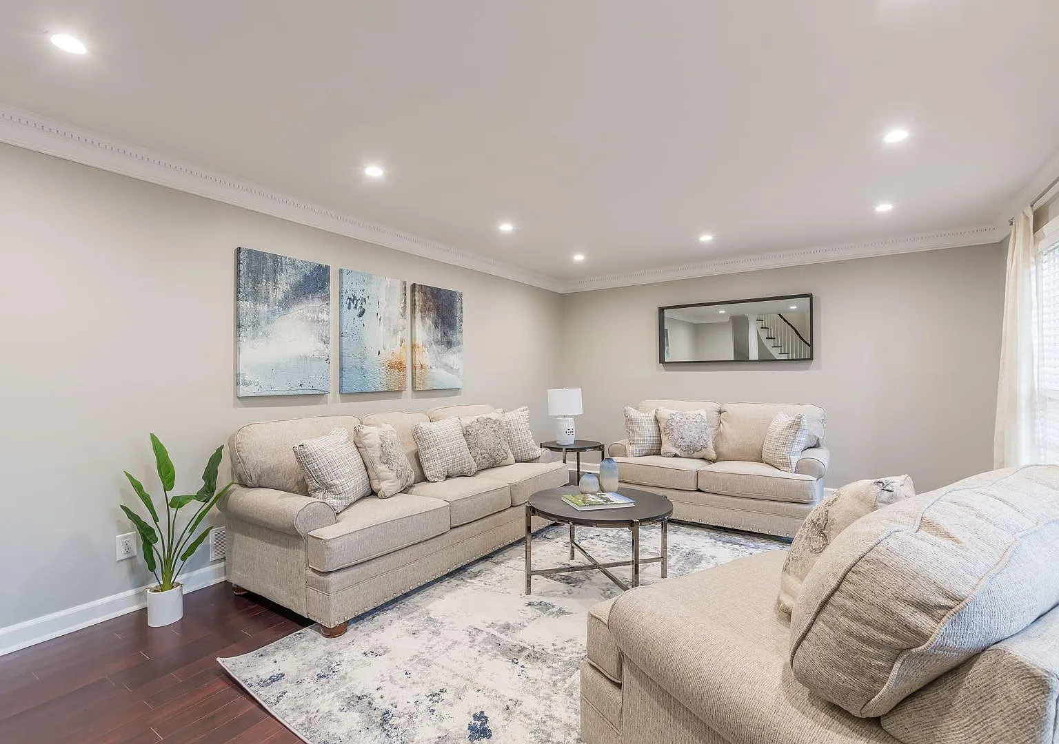 5 bed, 5200 sqft, $11,000 — Photo 3