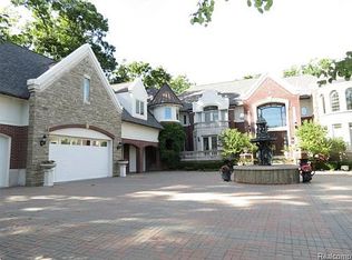 2634 Comfort St, West Bloomfield, MI 48323