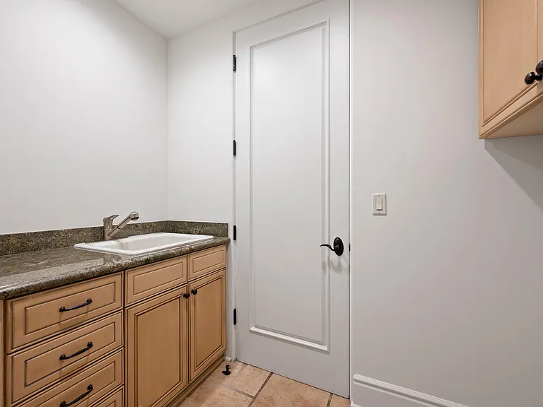 305 N Palm Dr — Photo 41