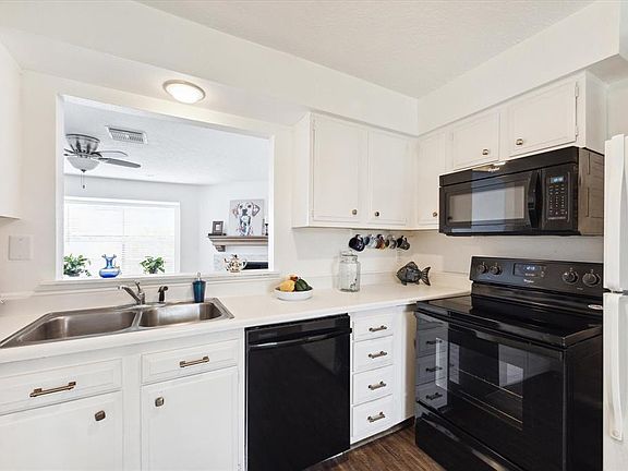 4th image of 3922 Laura Leigh Drive #3922